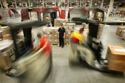 雙十一海淘下單次日就到貨!海關開足馬力保障跨境電商24小時通關